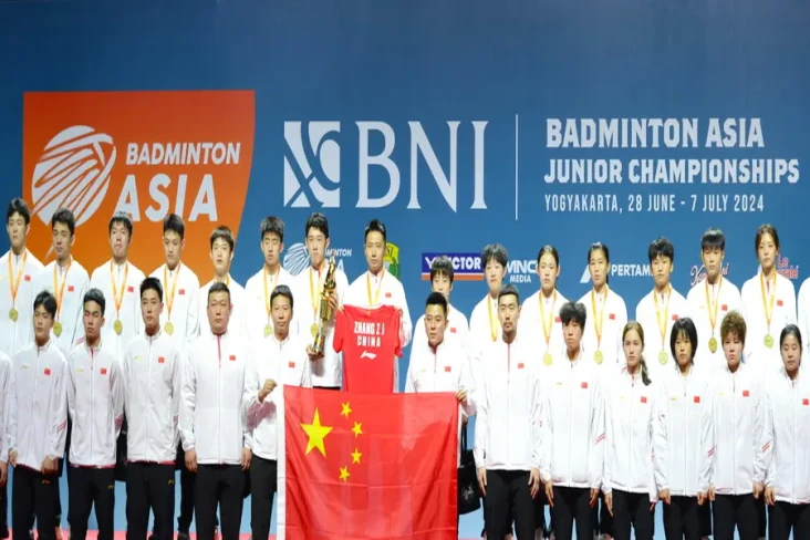 Haru, Penyerahan Piala...