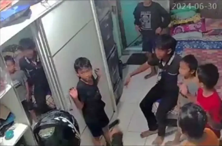 6 Anak dan ART Disekap...