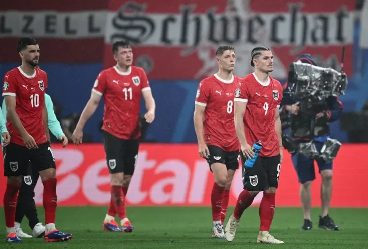 Austria Meradang Angkat...