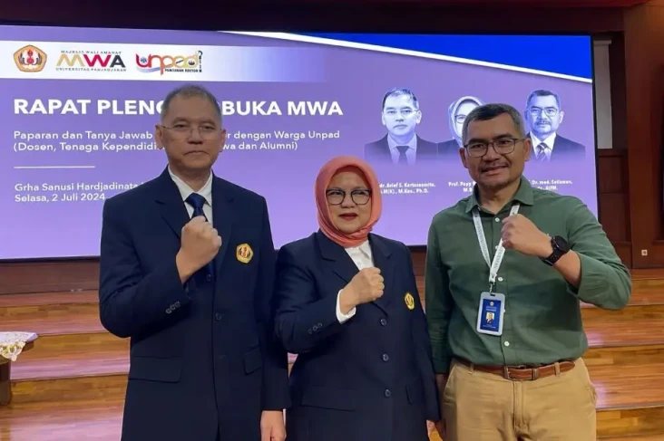 Rapat Pleno Terbuka...