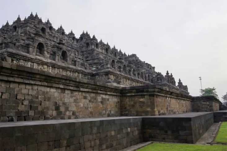 5 Candi Terbesar di...
