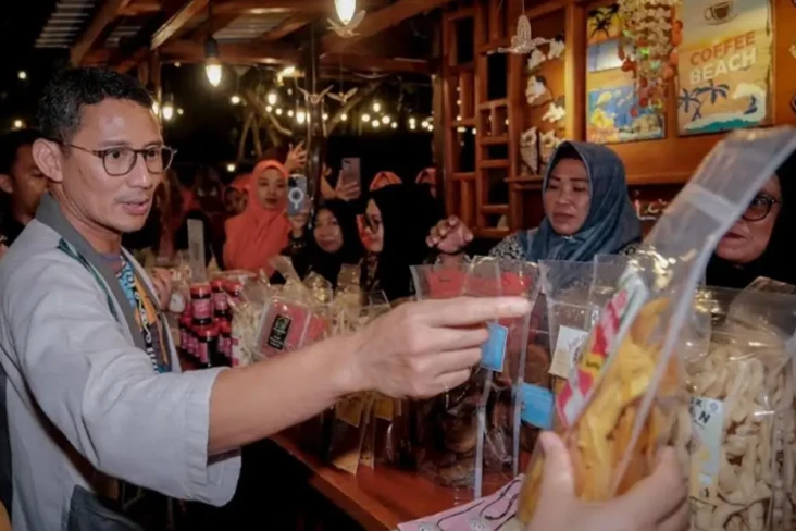 Sambangi Pulau Maratua,...