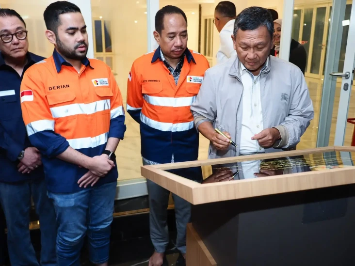 Menteri ESDM Resmikan...