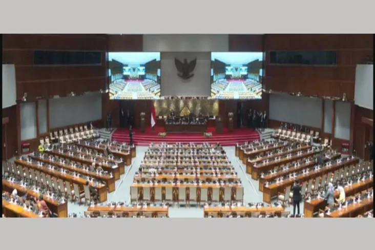 Rapat Paripurna RUU...