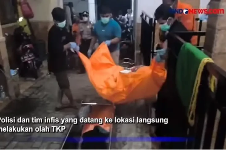 Wanita Tewas Tanpa Busana...