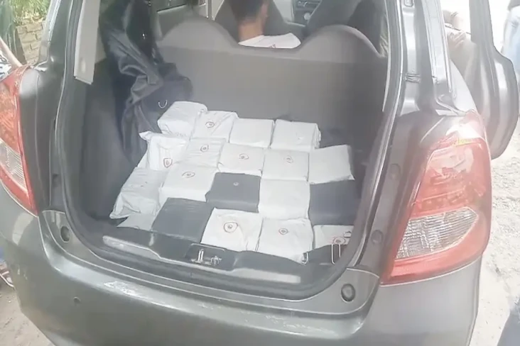Kok Bisa Mobil Berisi...