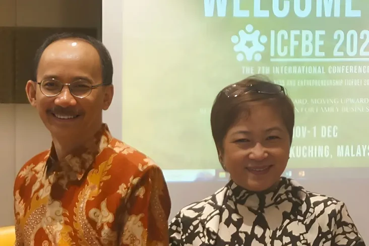 Presuniv Gelar Konferensi...