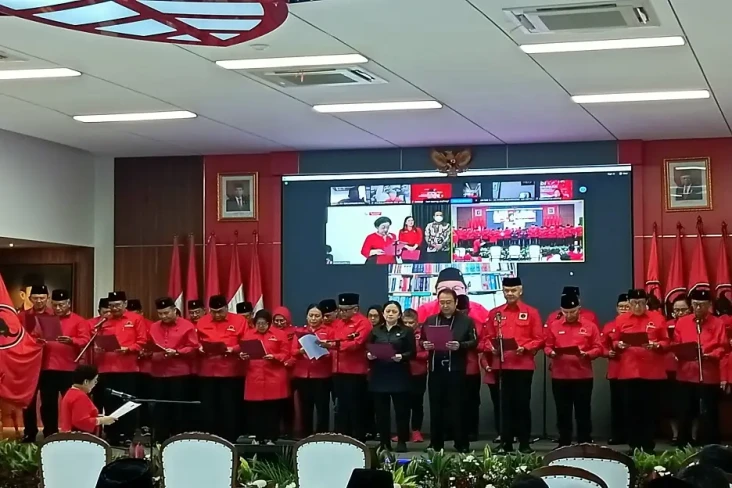 Megawati Lantik Ganjar...