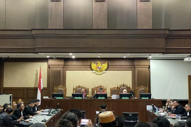 Dituntut 12 Tahun Penjara,...