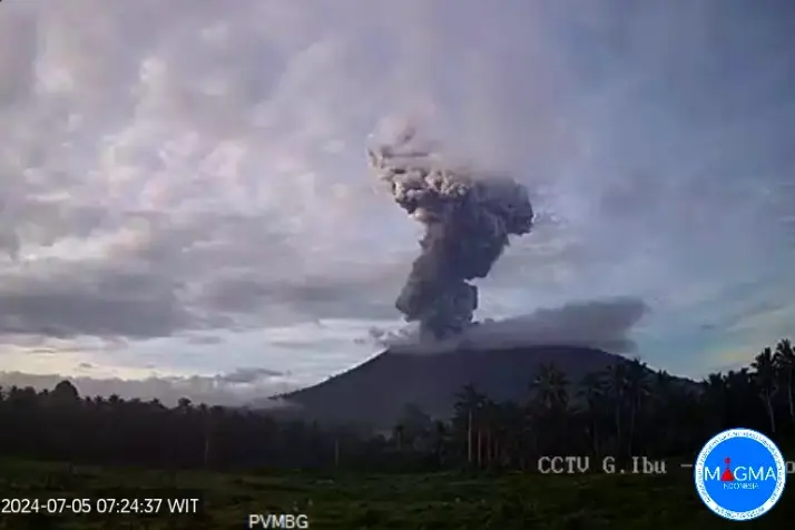 Gunung Ibu 2 Kali Erupsi...