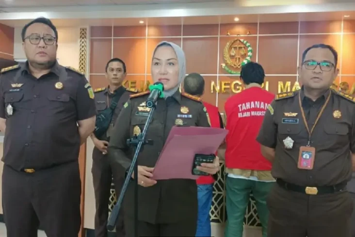 Kejari Makassar Tetapkan...