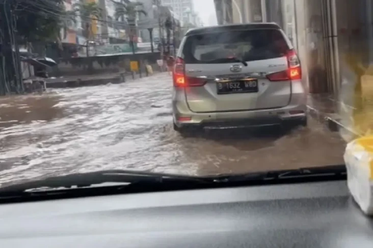 Jakarta Diguyur Hujan...