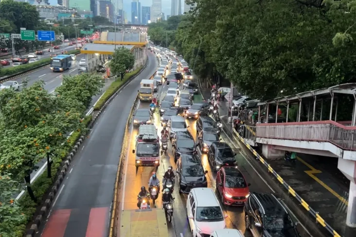 Jalan Gatsu Arah Slipi...