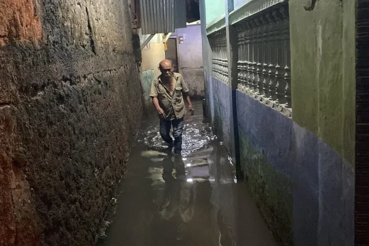 Hujan Deras Guyur Jakarta,...