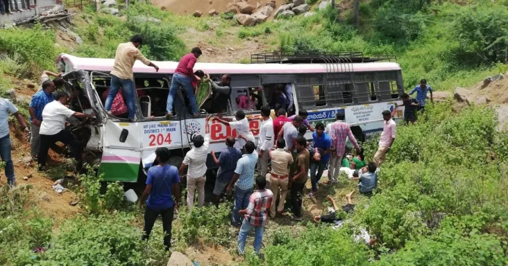 Bus Penuh Peziarah Nyaris...