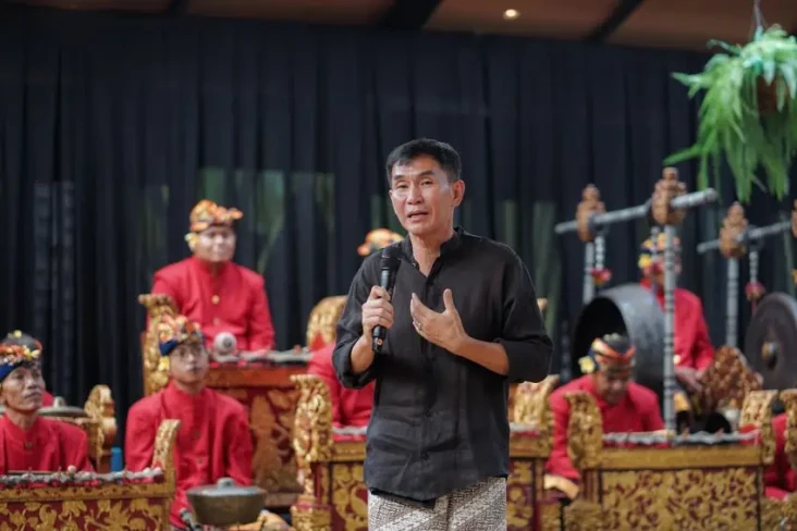 Merambah Eropa, Resto...