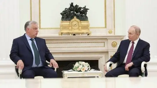 Orban dan Putin Bahas...