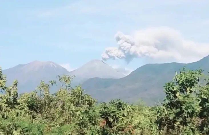 Gunung Lewotobi Laki-Laki...