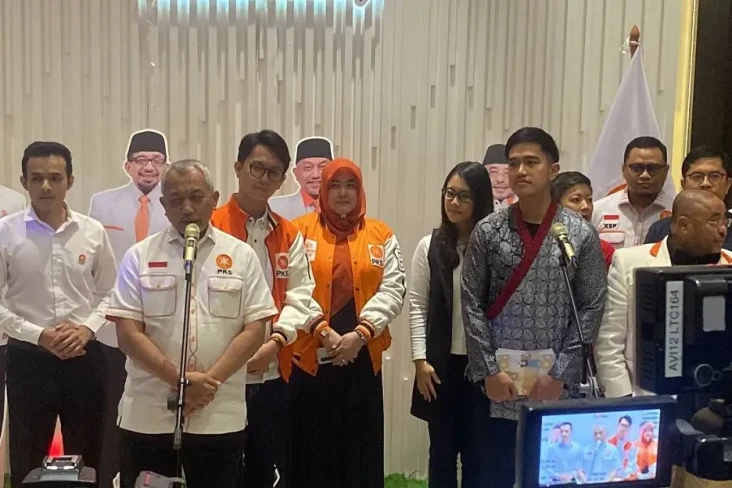 Terima Kunjungan Kaesang,...