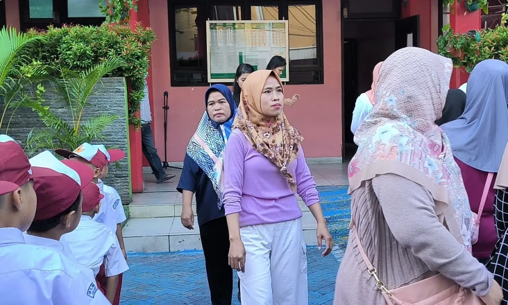 Hari Pertama Masuk Sekolah,...