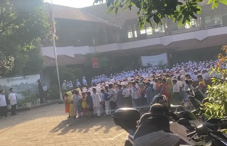 Hari Pertama Masuk Sekolah...