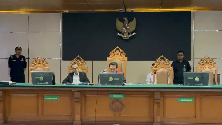 Hakim PN Bandung Perintahkan...