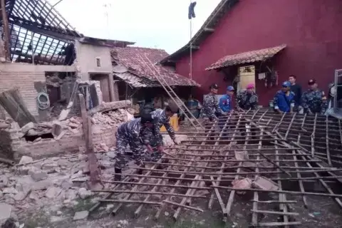 Gempa Batang Merusak...