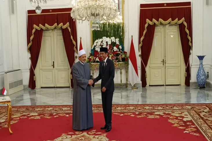 Presiden Jokowi Terima...