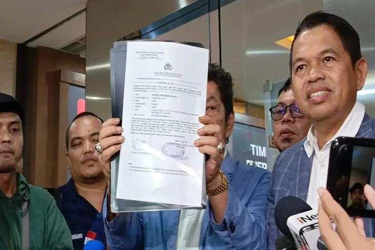 Diduga Berikan Keterangan...