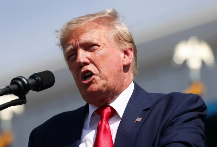 Trump Prediksi Biden...