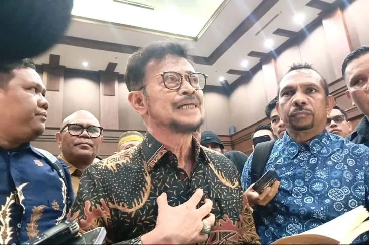Memberatkan Vonis, Hakim...