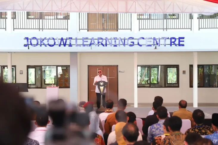 Didampingi Zulhas, Presiden...