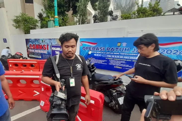 Juru Kamera Televisi...