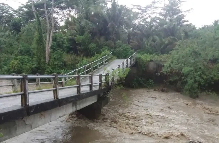 Banjir Melanda Seram...