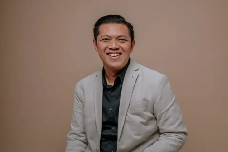 Menyalakan Kilau Kerja...