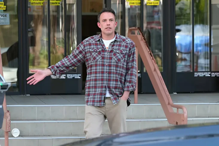 Ben Affleck Lepas Cincin...