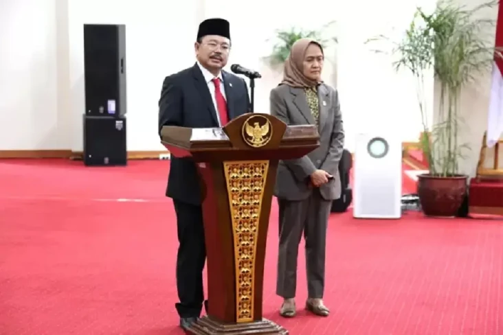 Profil Amzulian Rifai,...