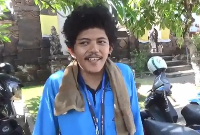 Viral Juru Parkir di...