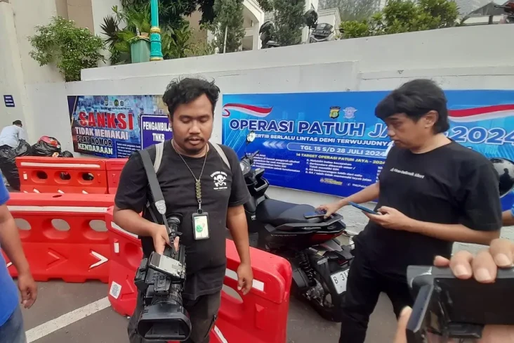 Polisi Terima 2 Barang...