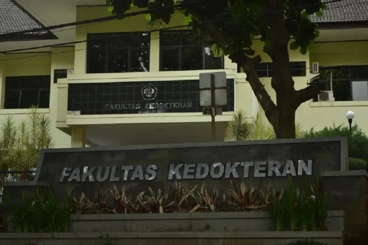 15 Universitas dengan...