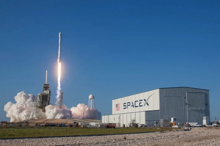 Roket SpaceX Malfungsi,...