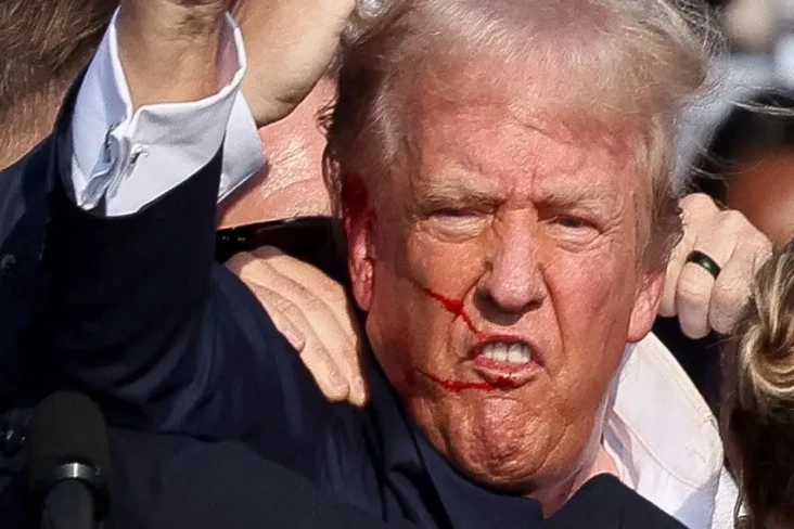 Donald Trump Ditembak...