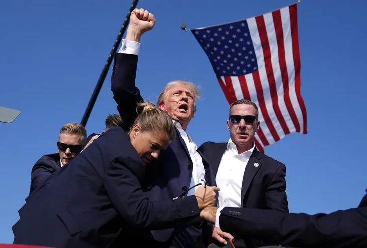 Donald Trump Ditembak,...