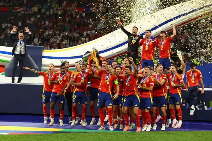 Spanyol Kawinkan Gelar...