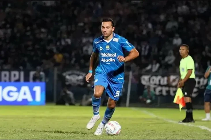 Persib Resmi Lepas Ezra...