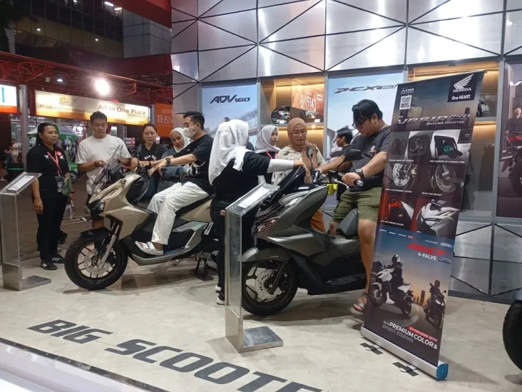 Fantastis, Honda PCX...