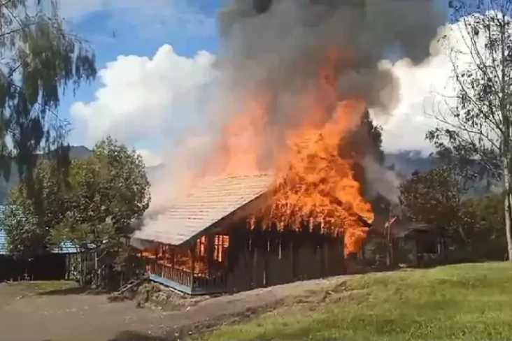 OPM Bakar Sekolah di...