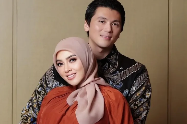 Syahrini Makin Mesra...