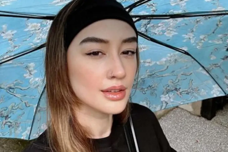 Adik Kimberly Ryder...