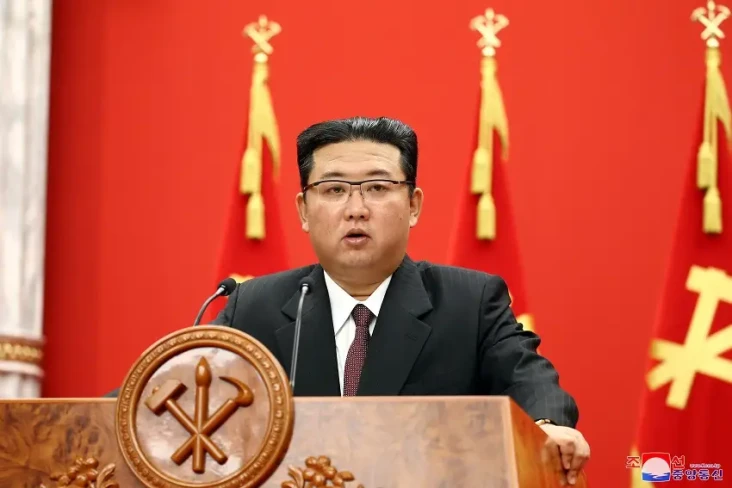 Khianati Kim Jong-un,...